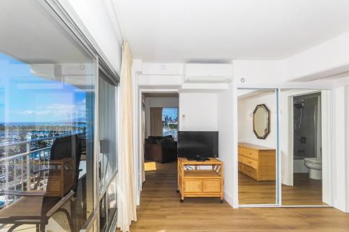 Ilikai Tower 943 Condo - Walk to the Beach Shops & Restaurants! - image 6