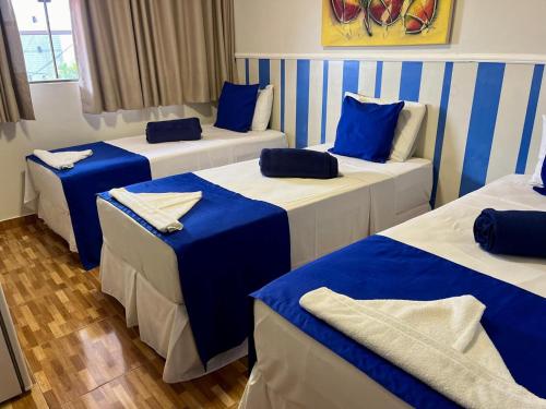 3 twin beds