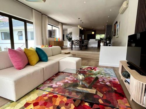 Elegant and stylish Camps Bay villa-NEW LISTING!!!