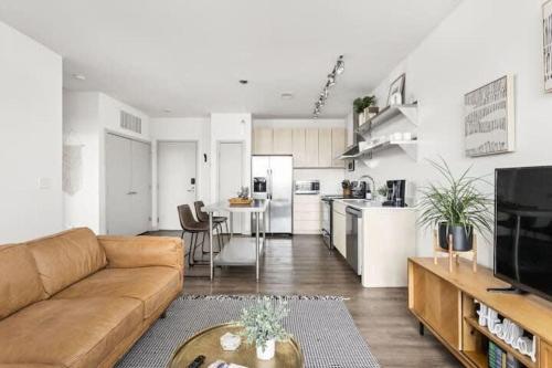 CozySuites l Chic 1BR Bottleworks Indy #5 thumb 2