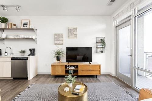 CozySuites l Chic 1BR Bottleworks Indy #5 thumb 3