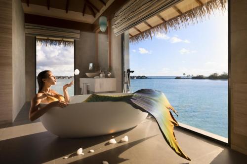 حمام, Pullman Maldives Maamutaa All-Inclusive Resort - 50% off on Domestic Flight Transfer in هوفادو أتول