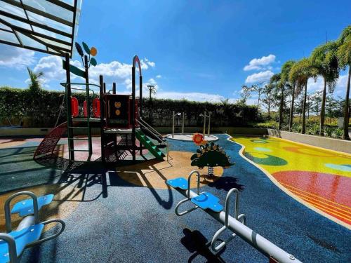 Skyview Penthouse Green Haven Skyview Penthouse Green Haven