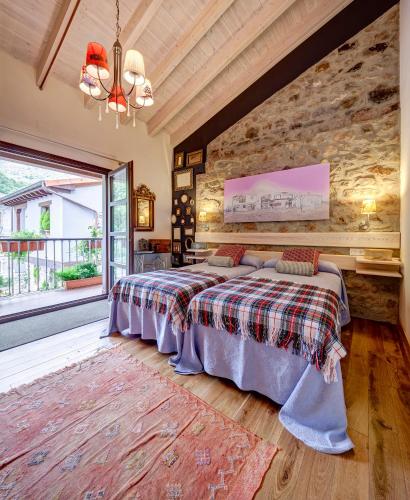 2 bedrooms, 4 beds