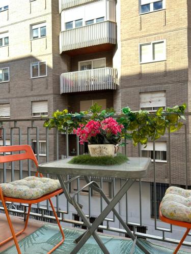 Céntrico piso con aparcamiento gratuito Céntrico piso con aparcamiento gratuito