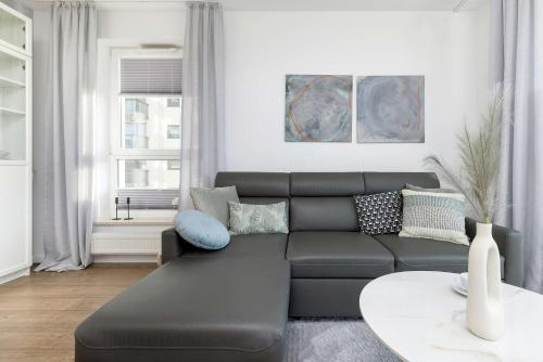 Elegancki Apartament w Centrum Gdańska z Klimatyzatorem i Parkingiem by Renters Prestige - image 3