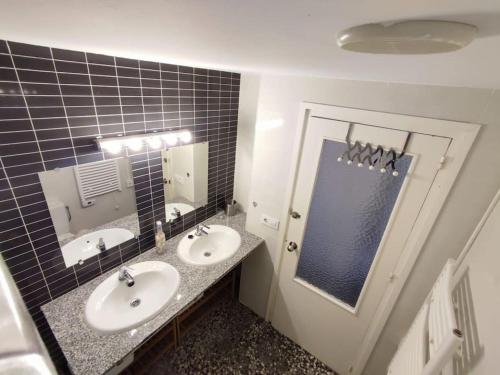 Two-Bedroom Apartment image 5