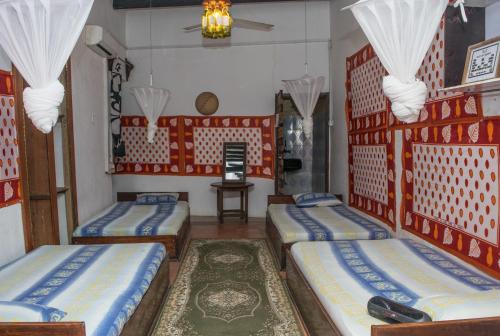 Malindi Guest House Ideally located in the Stone Town area, Malindi Guest House promises a relaxing and wonderful visit. Both business travelers and tourists can enjoy the propertys facilities and services. Service-mind