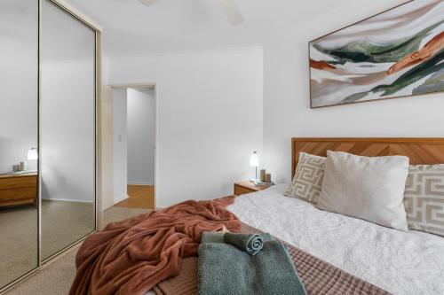 Chic East End Apartment - Tap to explore photos