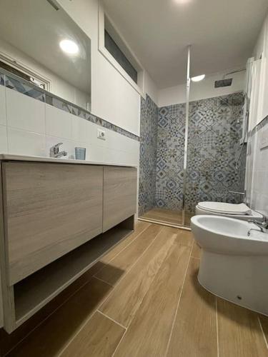 Shower, Villa Eleonora con piscina privata a Sabaudia in Sabaudia