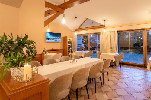 Ресторан, Hotel Kamélia (Hotel Kamelia) in Жиліна