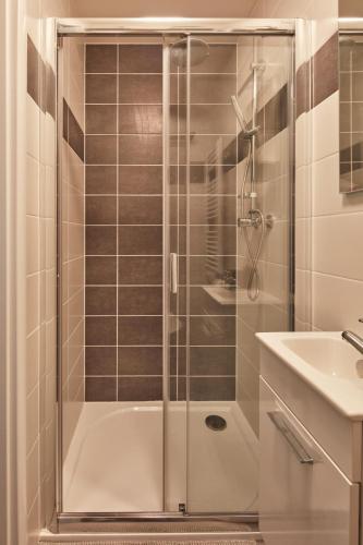 Prague Days - Sunlit 1BDR Apartments w Netflix in New Town - image 14