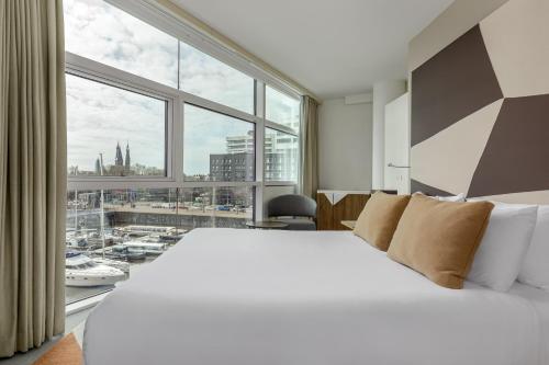 1 queen bed