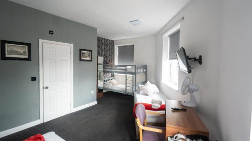 Trivelles Hotel - Manchester - Cross Lane - image 3