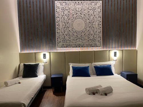 Deluxe Quadruple Room image 10