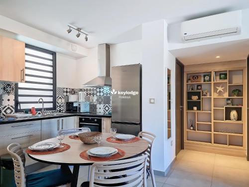 مطبخ, Tanière de St-Paul - 43 m2 - proche du front de mer (Taniere de St-Paul - 43 m2 - proche du front de mer) in Saint Paul