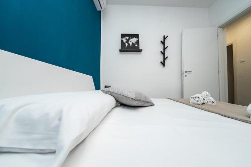 Two-Bedroom Apartment image 5