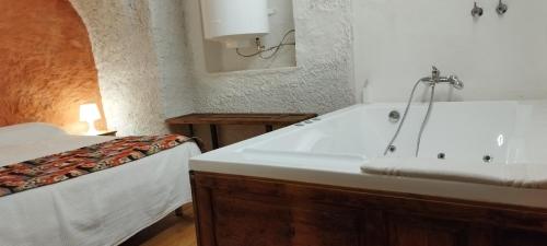 Casas Cueva y Cortijo La Tala en Guadix