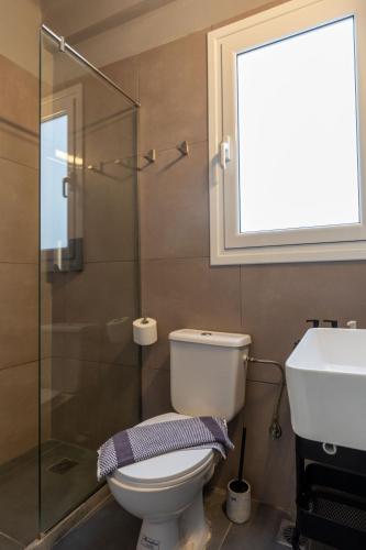 Jacuzzi Patio & Acropolis view 2-BD Retreat, Афины (фото 10)