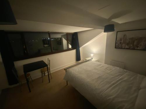 Nansen house next to royal hospital STRICTLY OVER 25 ONLY in มาโลน โลเวอร์