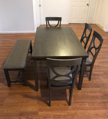 Large and private apartment, Sleeps up to 10 people, NYC train 5 min walk in Elizabeth, USA