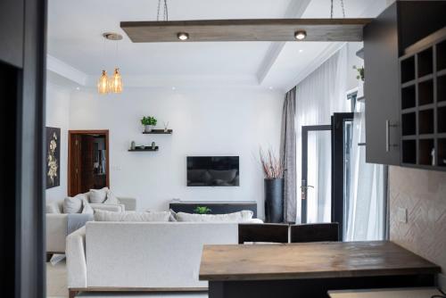 White Lantana Apartments - image 4