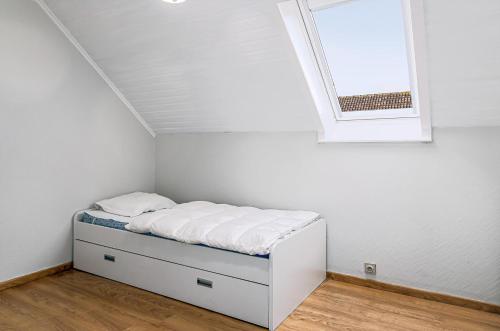 Three-Bedroom Villa image 10