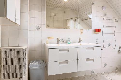 Three-Bedroom Villa image 7