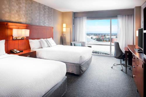 Skyline View, Guest room, 2 Queen, Skyline view, Top floor