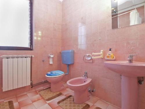 Bright apartment with garden and balcony - image 4