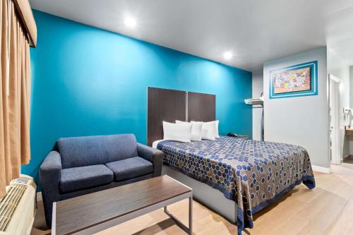 Palace Inn Channelview - image 5