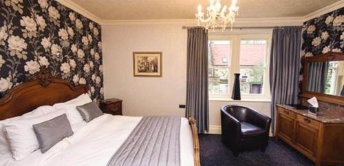 The Old Lodge - image 12