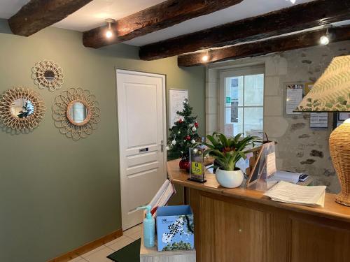 Logis Auberge Le Colombien - Hotel et Restaurant in วิลองดรี