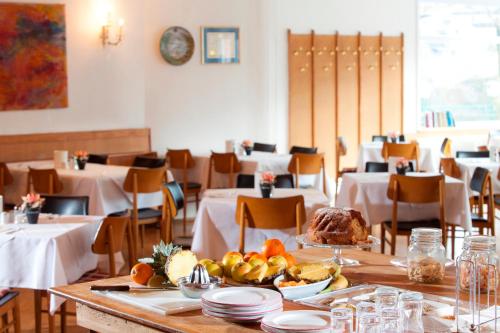 Restaurant, Keramikhotel Goldener Brunnen in Gmunden