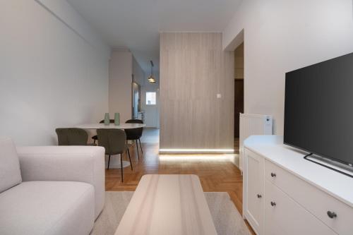 LIV - Captivating Apartment in Pagrati, Athen