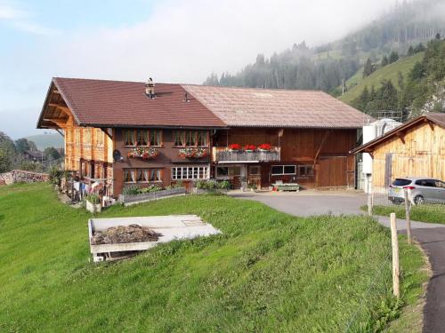 Apartment Bauernhaus Uf dr Flue by Interhome in Achseten