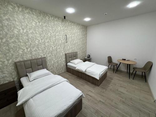2 twin beds