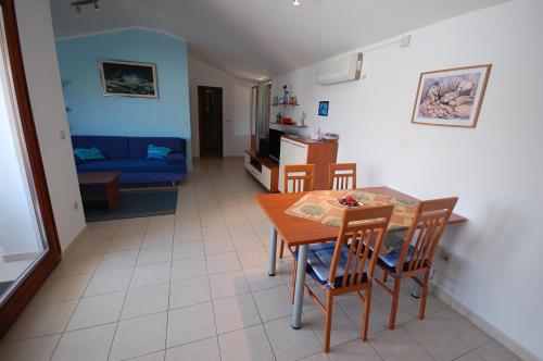 Konyha, Apartment Grozic in Porat