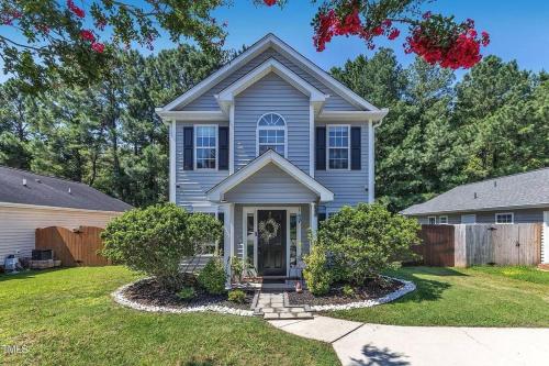 Entire home in RTP near Duke with fenced backyard