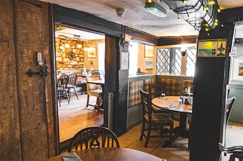 Seadmed, The White Horse Inn in Woolstone