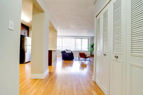 Spacious Apartment Perfect to Business Trip! in Arlington, USA