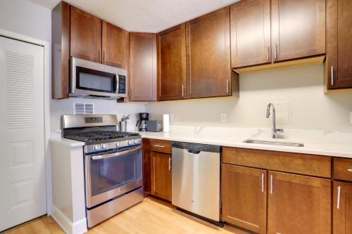 Spacious Apartment Perfect to Business Trip! in Arlington, USA