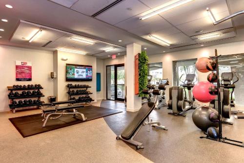 Spacious Apartment Perfect to Business Trip! in Arlington, USA