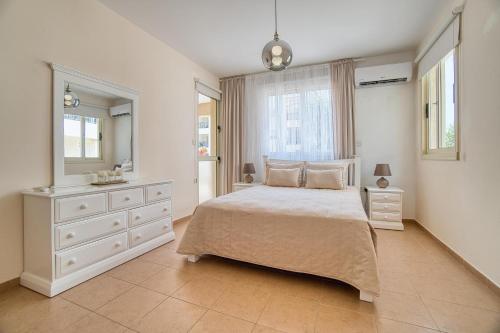 Royal Seacrest F G6 - Paphos