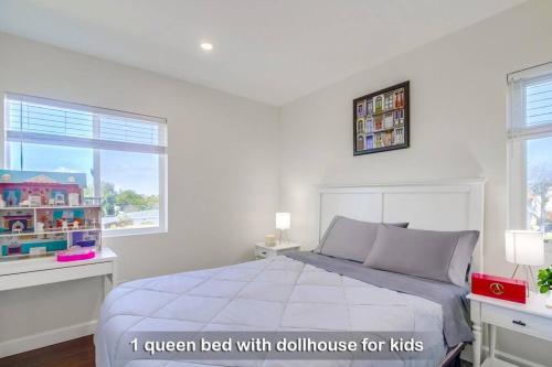 Entire Private 3-Bedroom Home near San Diego Downtown & Beach in National City, USA