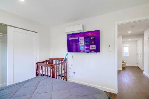 Entire Private 3-Bedroom Home near San Diego Downtown & Beach in National City, USA