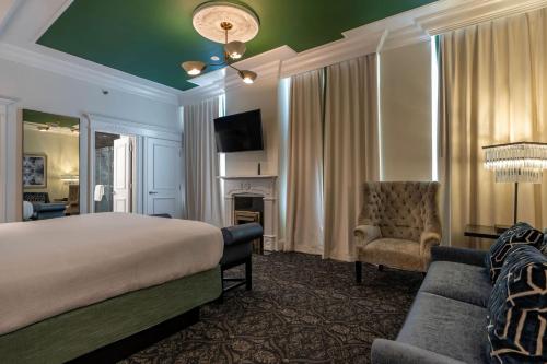 room detail thumbnail 1