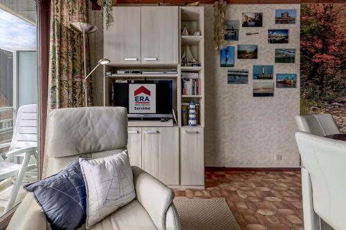 One-Bedroom Apartment image 10