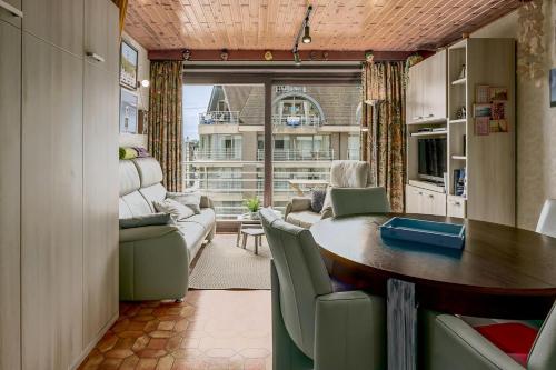 One-Bedroom Apartment image 8