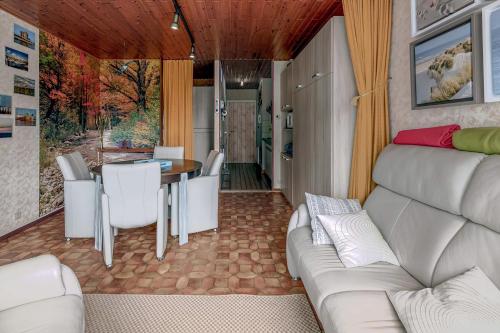 One-Bedroom Apartment image 9